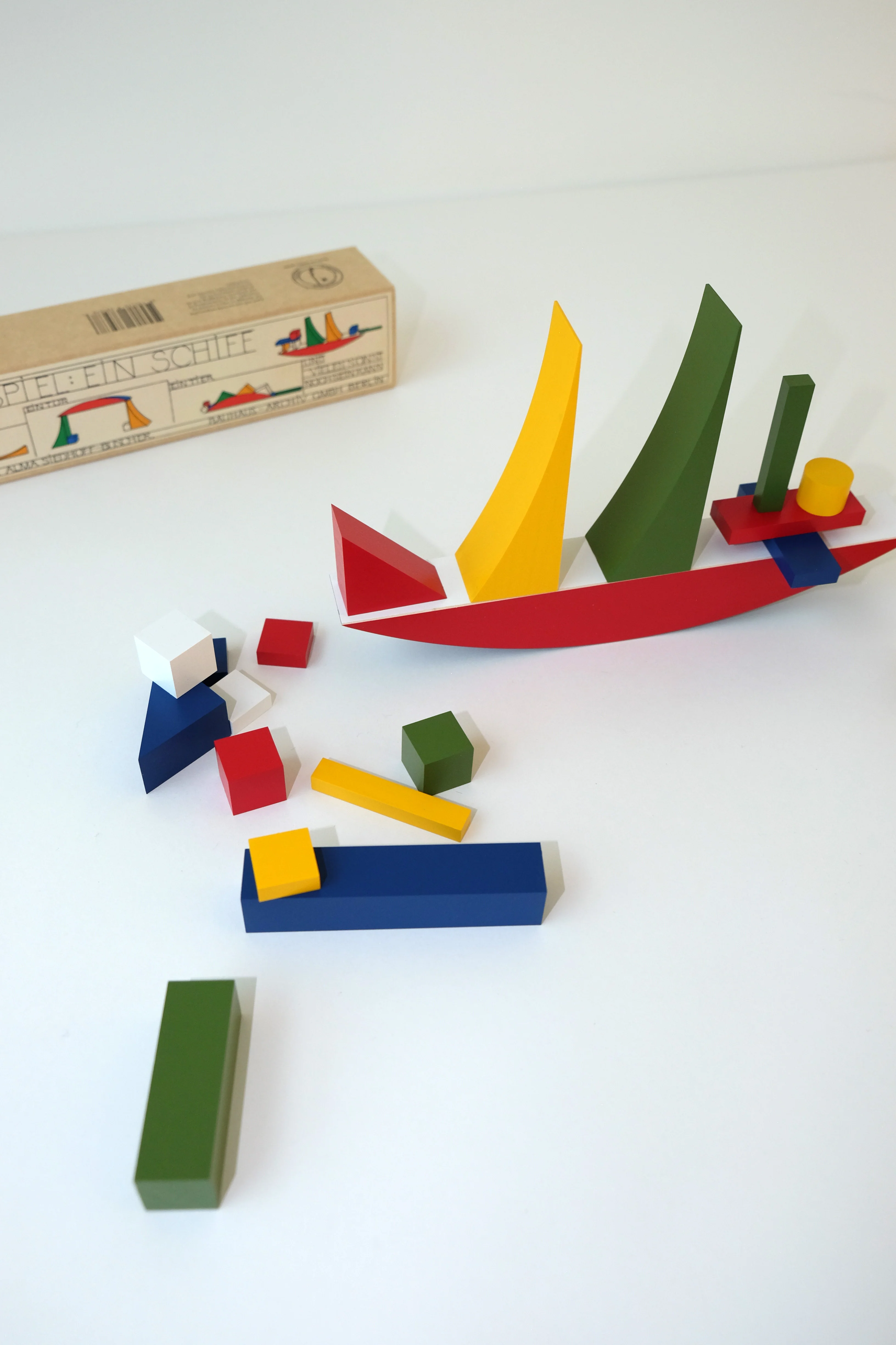 Bauhaus Construction Game - Image 4